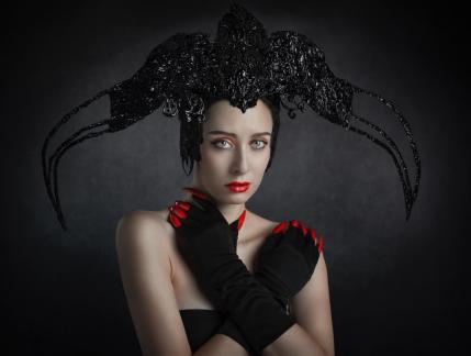 Lady with black gioves