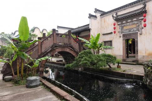 Front small bridge