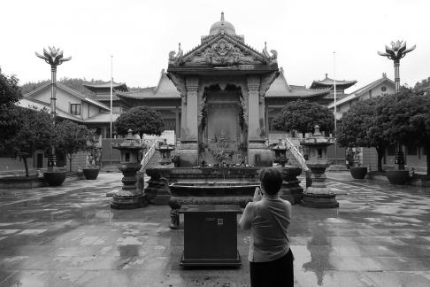 Praying Buddha