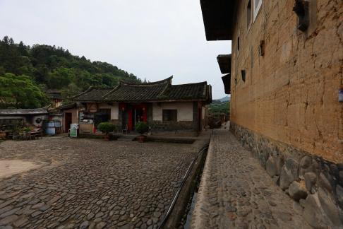 The house by the wall 1