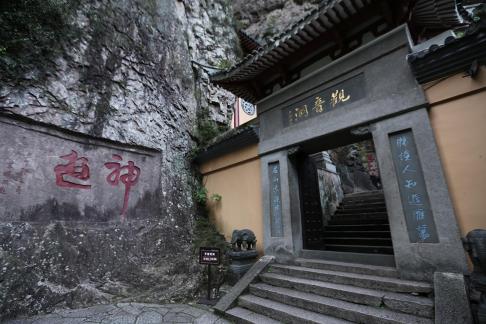 Thestone steps lead to the Buddha 2