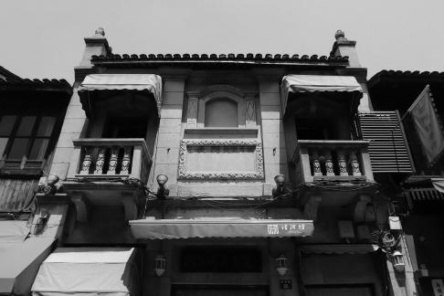 The eaves corner asks the sky 3