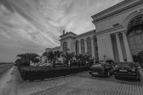 The order in front of the porch 3