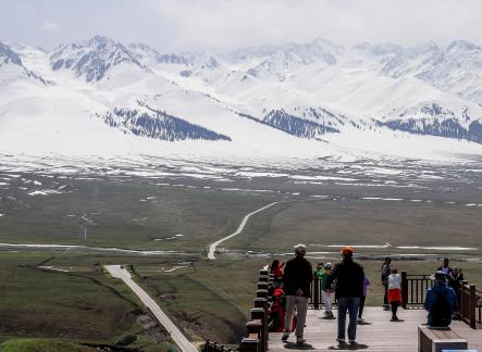 Mountain Trail Watching Snow 4