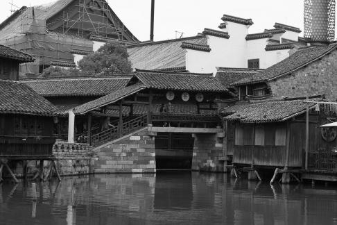 A river embracing the city 9