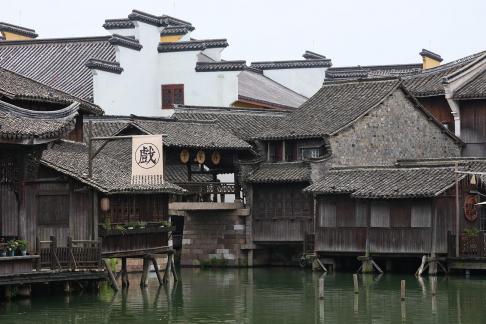 A river embracing the city 6