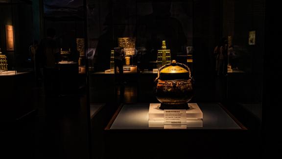 visit a museum 1