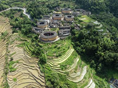 4 plus 1 Tulou