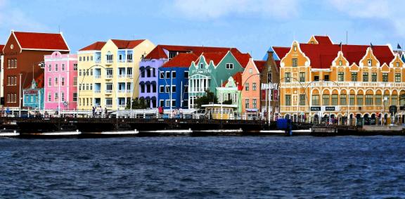 Colored houses Caribbean 4