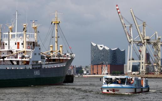 Hamburg Harbour and Elphi_6