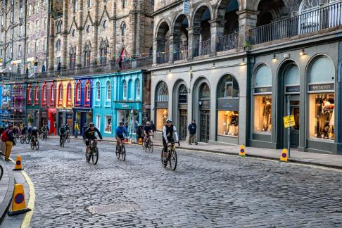 Victoria St cyclists