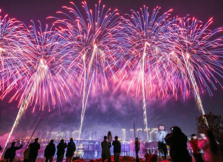 Fireworks bloom in full bloom 13