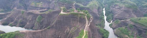 by the mountains and rivers 5