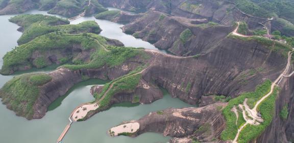 by the mountains and rivers 8