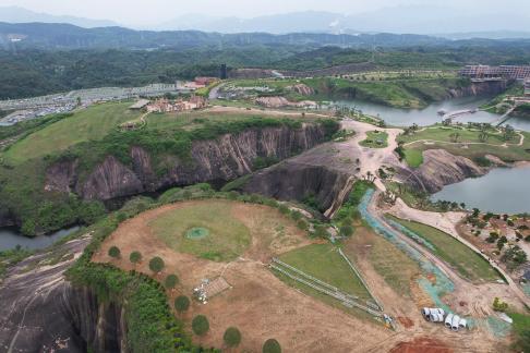 by the mountains and rivers 3