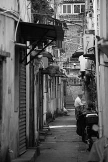 Daily life deep in the alley 1