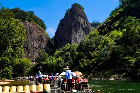 Bamboo raft tour of Jiuqu Creek
