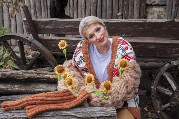 Lady with Sunflowers-3