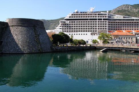 Fortress and cruiser