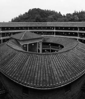 Warm lamp overlapping eaves 3