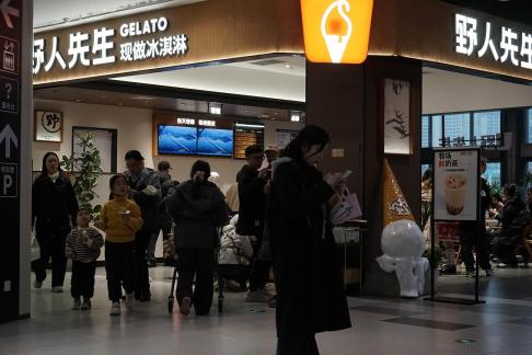 shopping mall 26