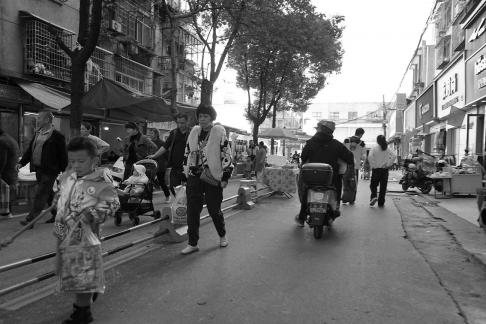 Strolling through the Old Street 6