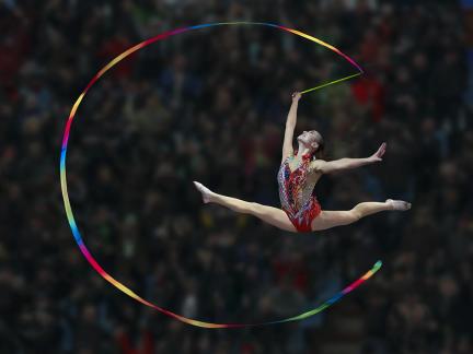 Ribbon dance 33