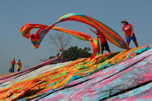 Drying Tye Dyed Fabric