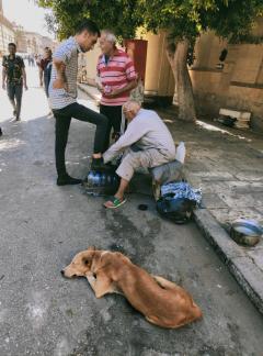 Shoes polishing