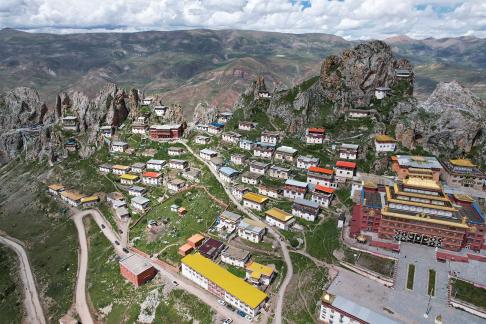 Colorful settlement 10