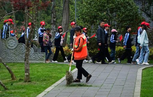 Sweep dust and pick up light 2