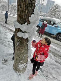 Snowy scenery 12