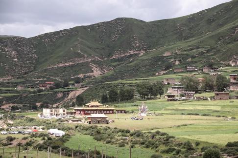 Mountain Dwelling Scene 14