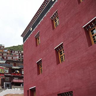Houses on the mountain ridge 4