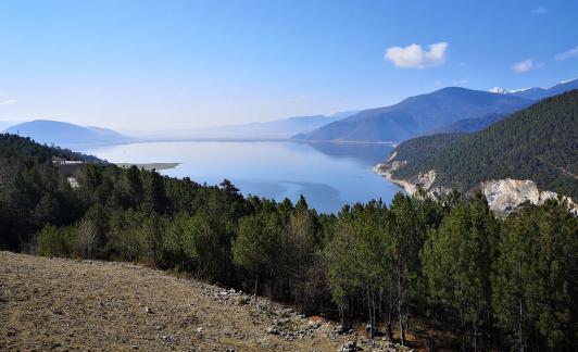Mountains and waters intertwine 1