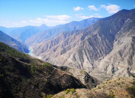 Mountains and waters intertwine 3