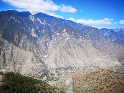 Mountains and waters intertwine 4