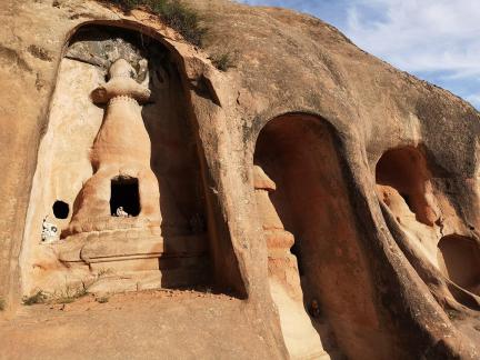Horseshoe Thousand Buddha 1