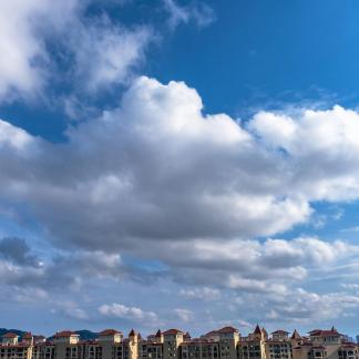 The clouds on the skyscraper 10