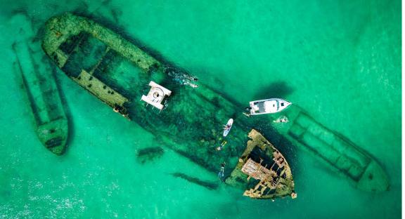 Exploring the wreck