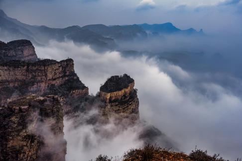 Clouds and mist swirled around