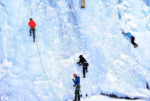 Ice -climbing people 04