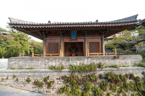 Wood and stone light and shadow 7