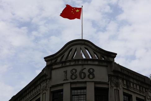 Gray toned floating growth 6