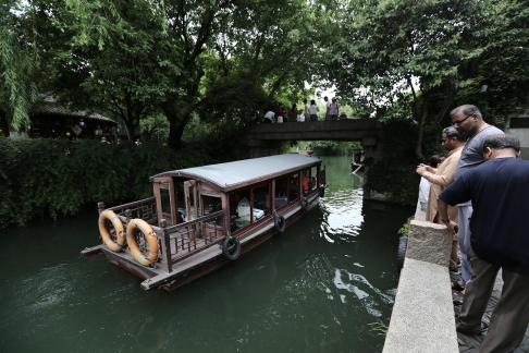 Singing on the green waves 2