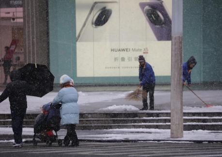 Snowflakes Dancing in the World 21