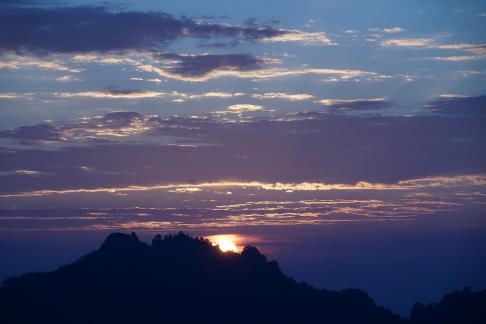 Between Yunshan Mountains 26