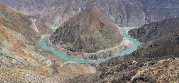 Mountains and waters intertwine 13