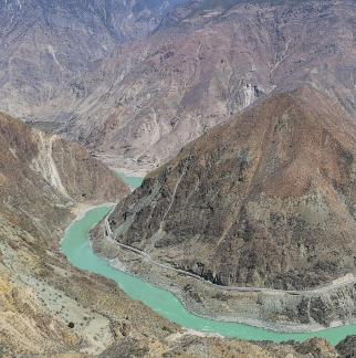 Mountains and waters intertwine 14