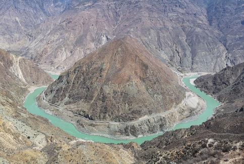 Mountains and waters intertwine 16
